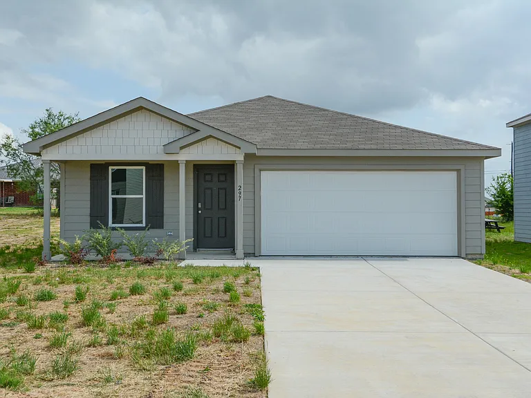 297 Victory Dr — Photo 1