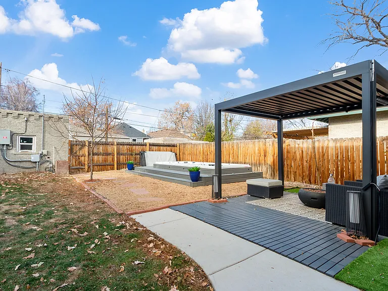 1115 Madison St — Photo 3