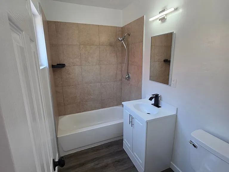 411 N Bush St — Photo 9