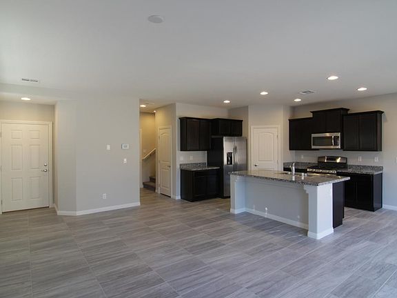 4th image of 9423 Sand Tiger Ave