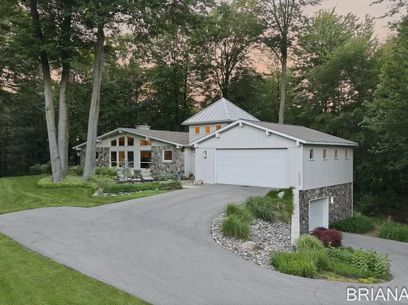 15353 Timber Ridge Ln, Holland, MI 49424