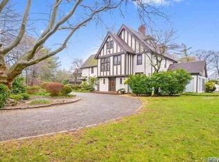 940 Smith Ln, Woodmere, NY 11598