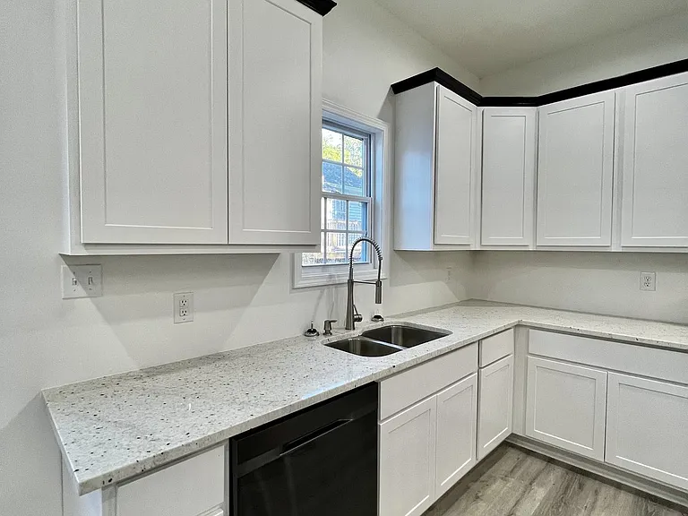 947 Clark St — Photo 6
