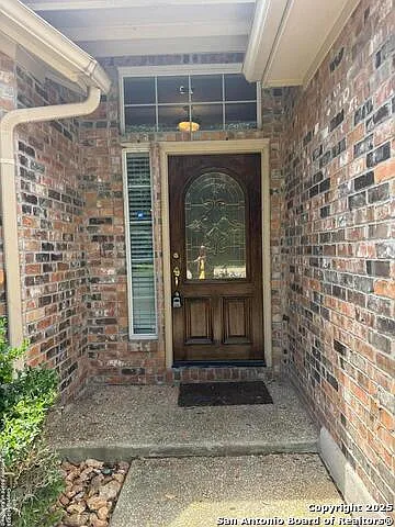 3 bed, 2.0 bath, 1807 sqft, $2,400 — Photo 2