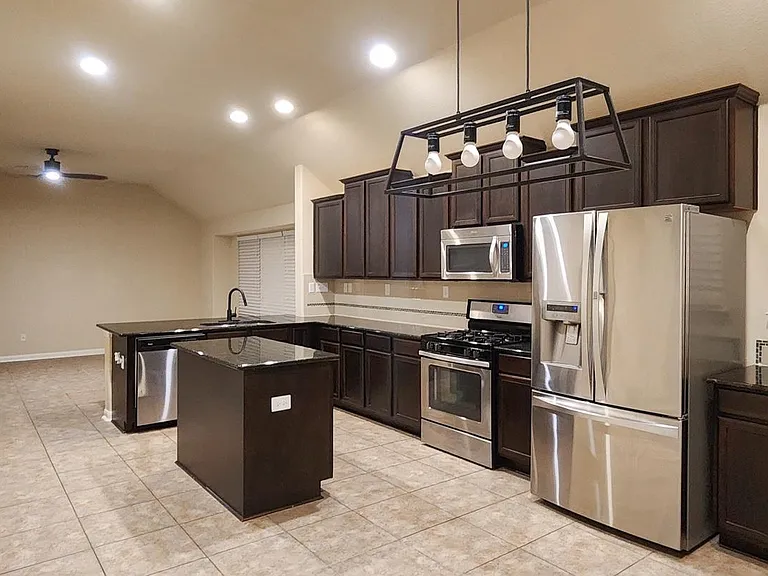 705 Wiltshire Dr — Photo 7
