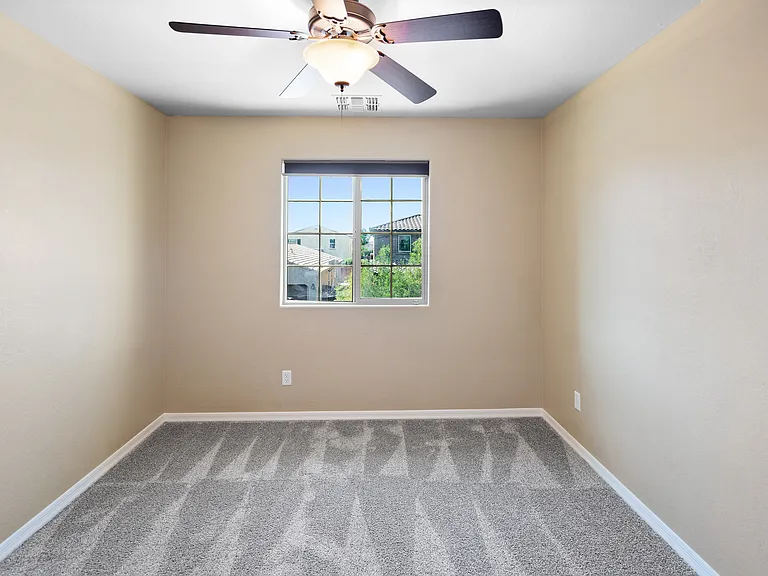 906 E Del Rio St — Photo 42