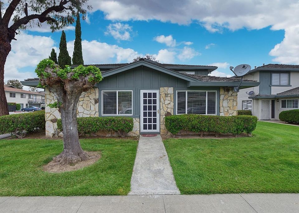 1st image of 5221 Spinnaker Dr #1