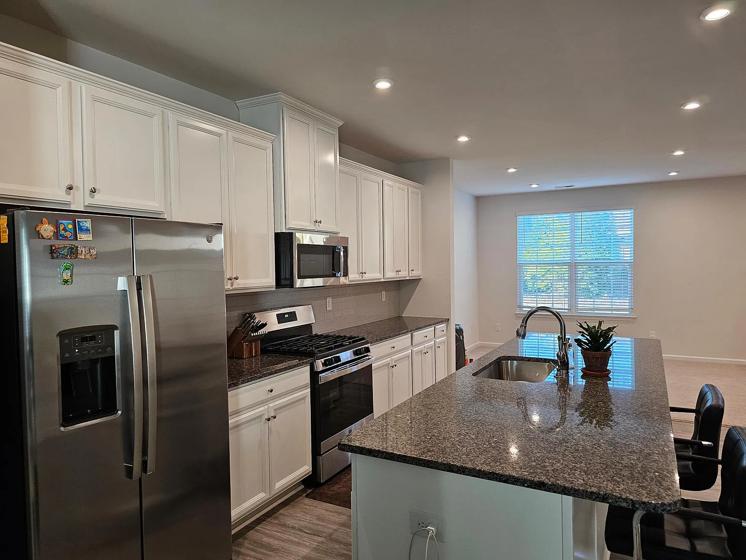 3 bed, 2.5 bath, 1848 sqft, $1,894 — Photo 4