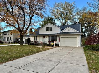 275 Cindy Dr, Williamsville, NY