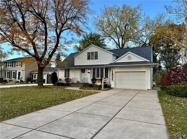 275 Cindy Dr, Williamsville, NY 14221