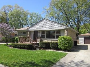 1146 Iroquois Dr, Elgin, IL 60120