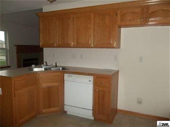 2nd image of 2719 E Chestnut Dr