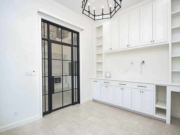 4th image of 422 Mignon Ln