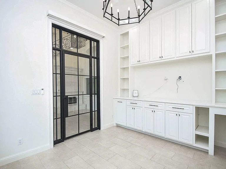 422 Mignon Ln — Photo 4