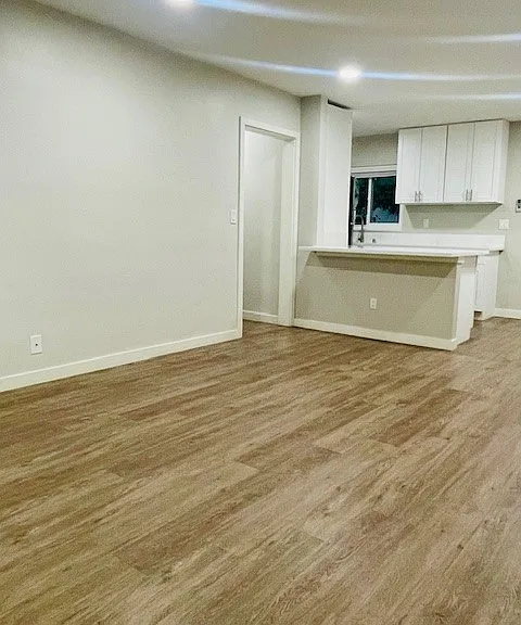 426 S Barrington Ave #6 — Photo 2