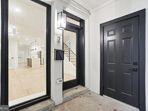 2nd image of 1111 K St NE #2