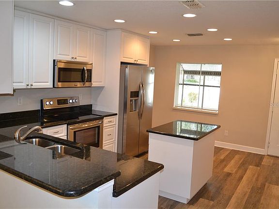 3rd image of 2836 Whitehall Dr
