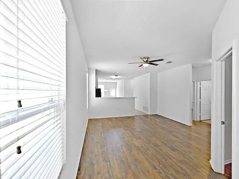 5721 Knoll Pines Pass — Photo 3