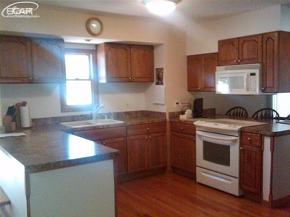 5th image of 9417 Elaine Dr