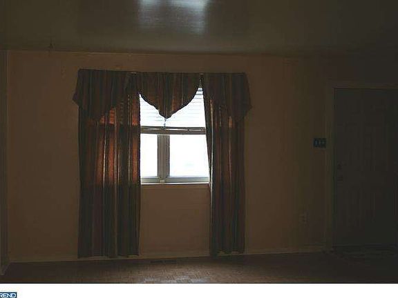 3rd image of 910 Clifton Ave