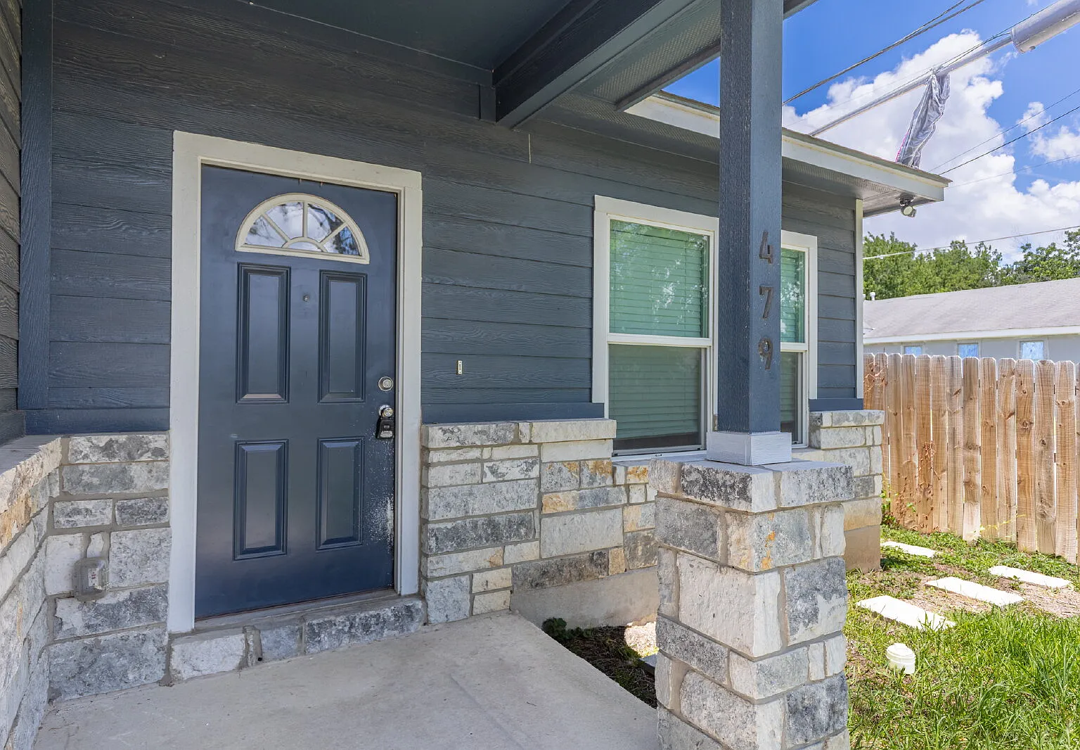 3 bed, 2.0 bath, 1400 sqft, $1,800 — Photo 4