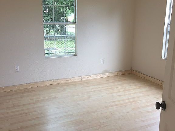 5th image of 1604 W Salinas St
