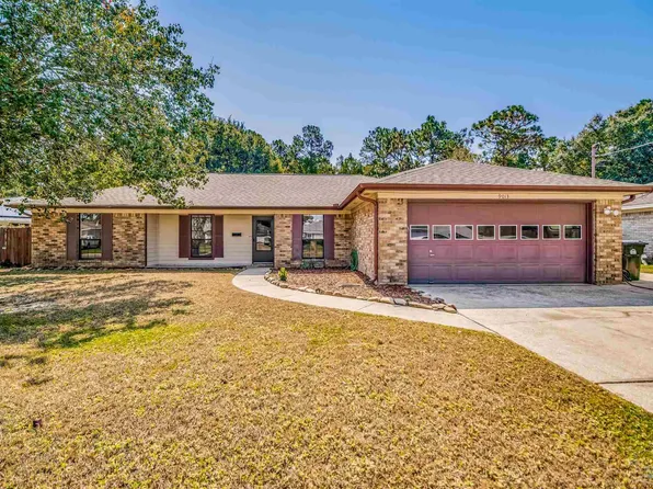 9013 Bluebay Ln, Pensacola, FL 32506