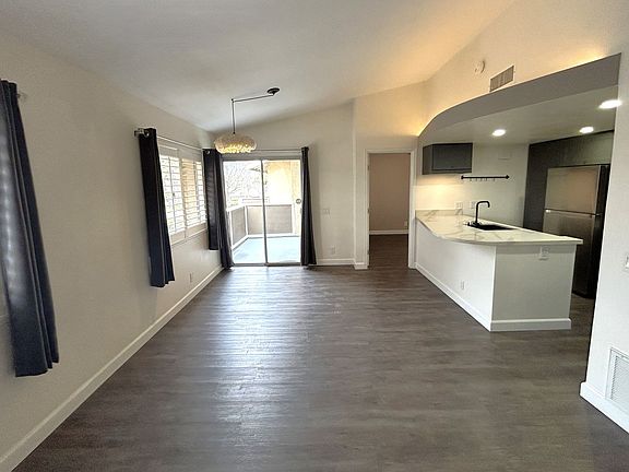 5th image of 3719 Oak Creek Dr APT D
