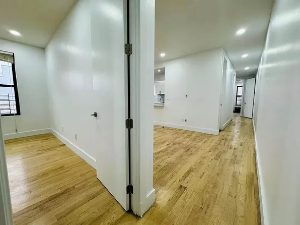 1819 Beverley Road image 6 of 20