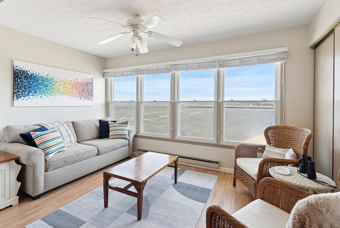 1 bed, 740 sqft, $1,350 — Photo 1