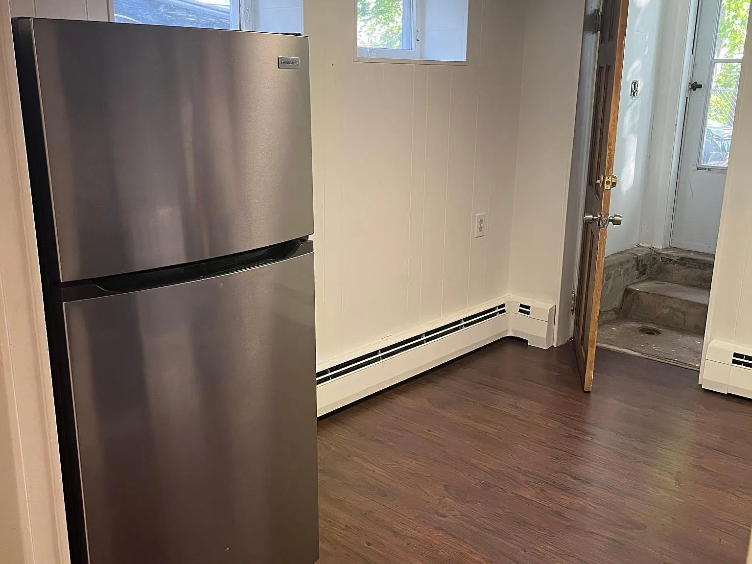 27 Suffolk Ave — Photo 3