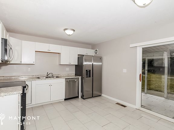 5th image of 327 Whitewater Dr