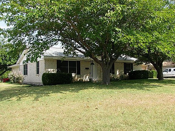 2nd image of 2501 Crestbrook Ln
