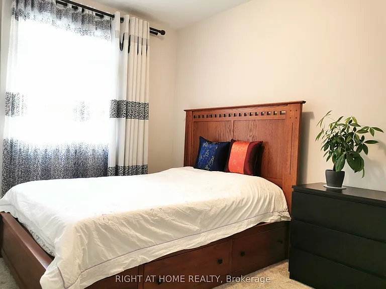 321 Lysander Pl — Photo 23