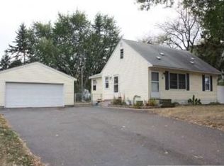 24 Crossway Dr, Circle Pines, MN 55014