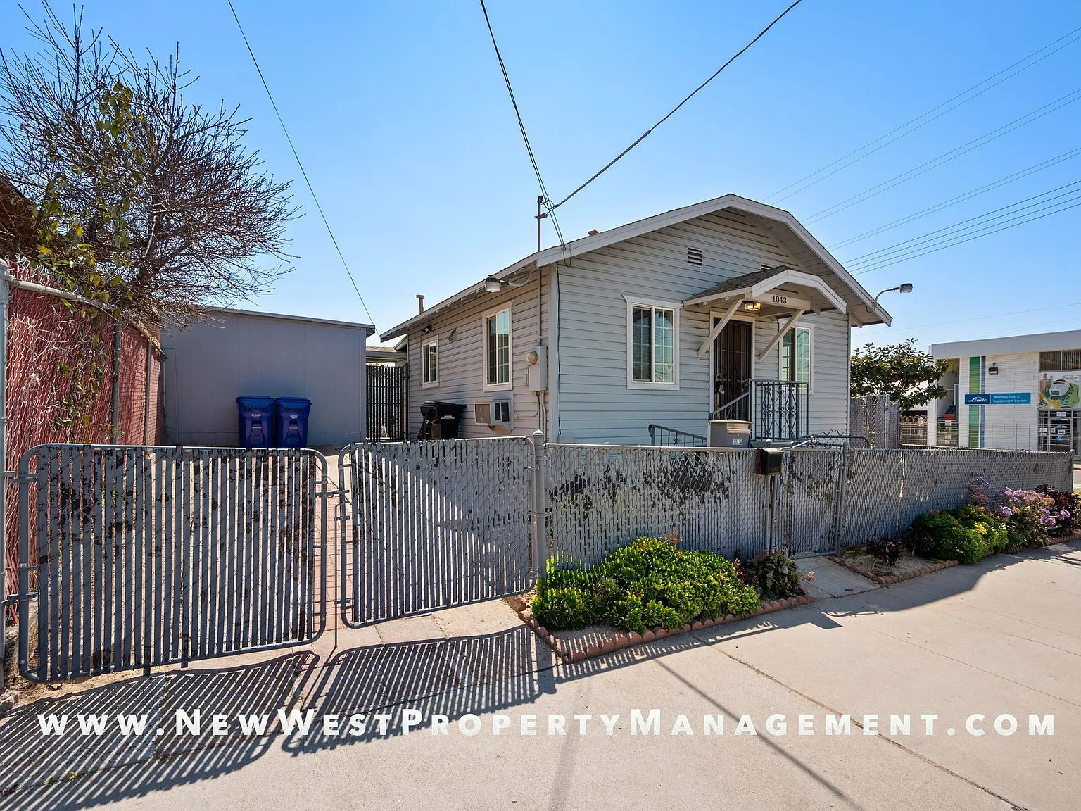 Charming Barrio Logan 2 Bedroom, Available Now! — Photo 2