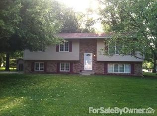 1002 N Walters St, Robinson, IL 62454
