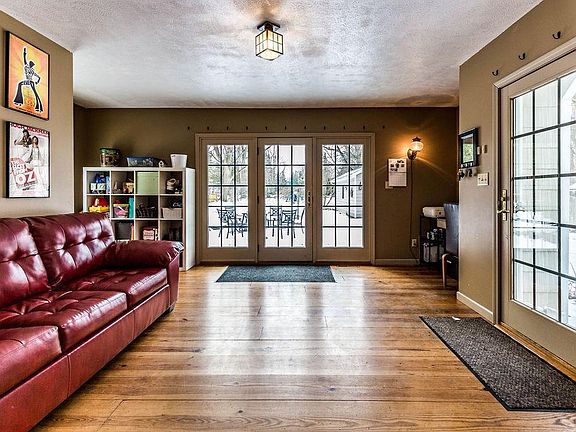 3rd image of 240 Salt Springs St