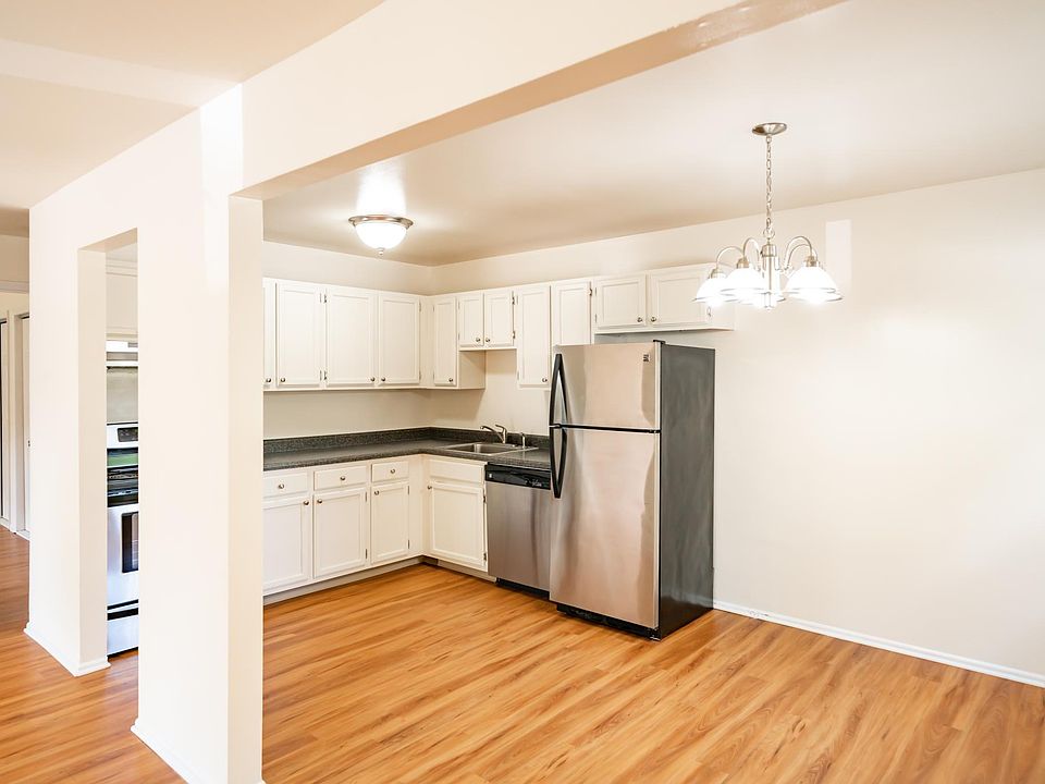 1st image of 4 Brookside Dr E #4D
