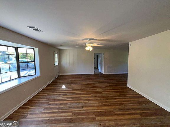 2nd image of 607 College St