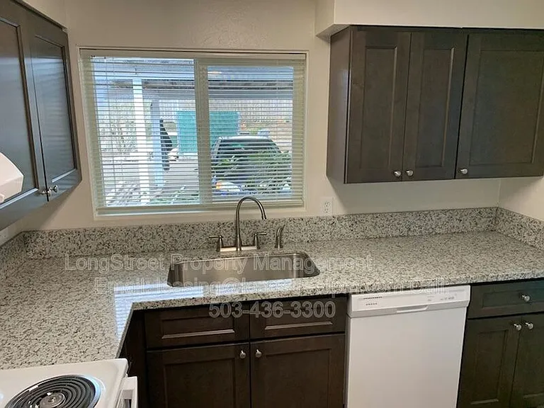 3161 N Shore Dr SE #4 — Photo 8