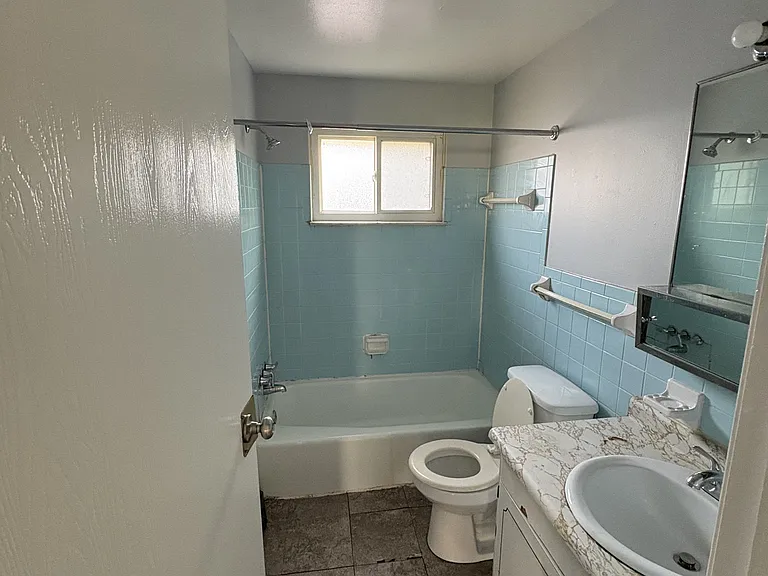 4103 E 4th St #6 — Photo 5