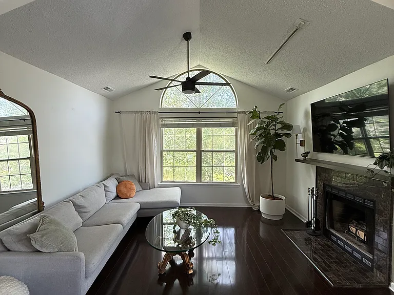 4002 Waltham Ct — Photo 1