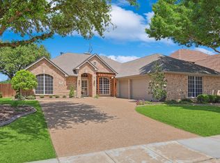 2043 Fair Oaks Cir, Corinth, TX 76210