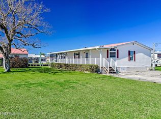 150 Paradise Dr, Welaka, FL 32193