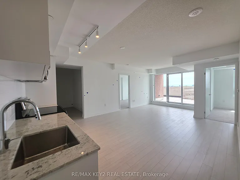 4010 Eglinton Ave W #522 — Photo 9