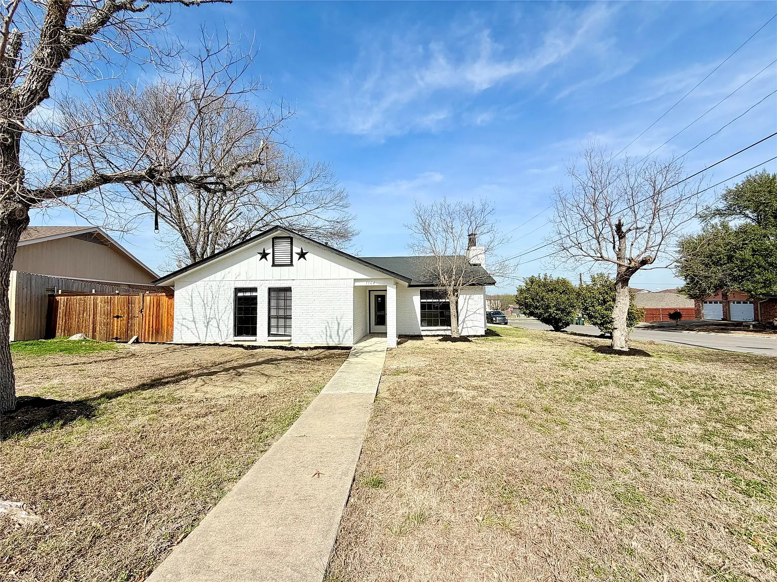 4 bed, 2.0 bath, 1436 sqft, $2,100 — Photo 2
