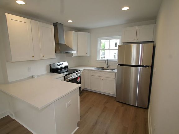 4th image of 824 E Anderson St #B