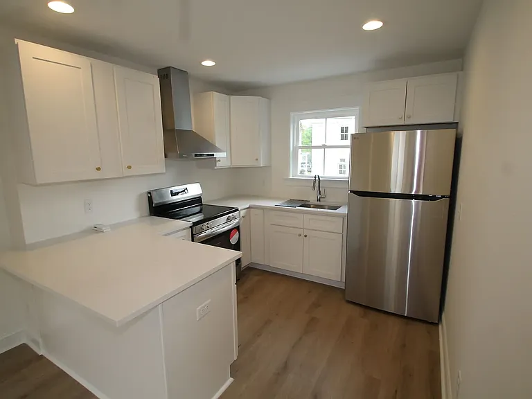 824 E Anderson St #B — Photo 4