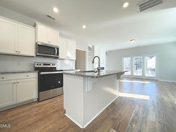 5th image of 70 Patagonia Pl